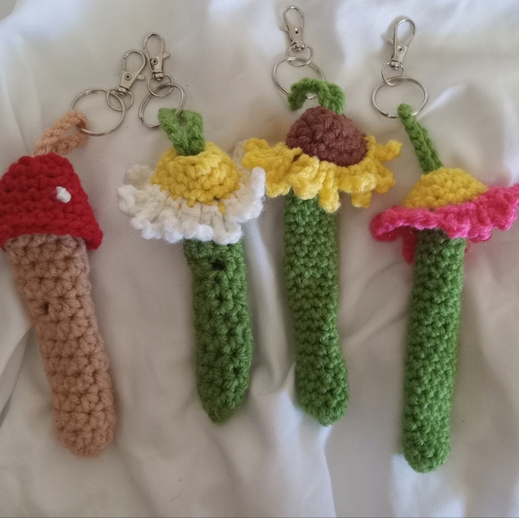 Handcrafted Pen holder crochet lanyard and keychains - Picture 8 of 8